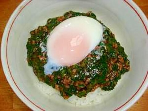 スタミナニラ玉丼